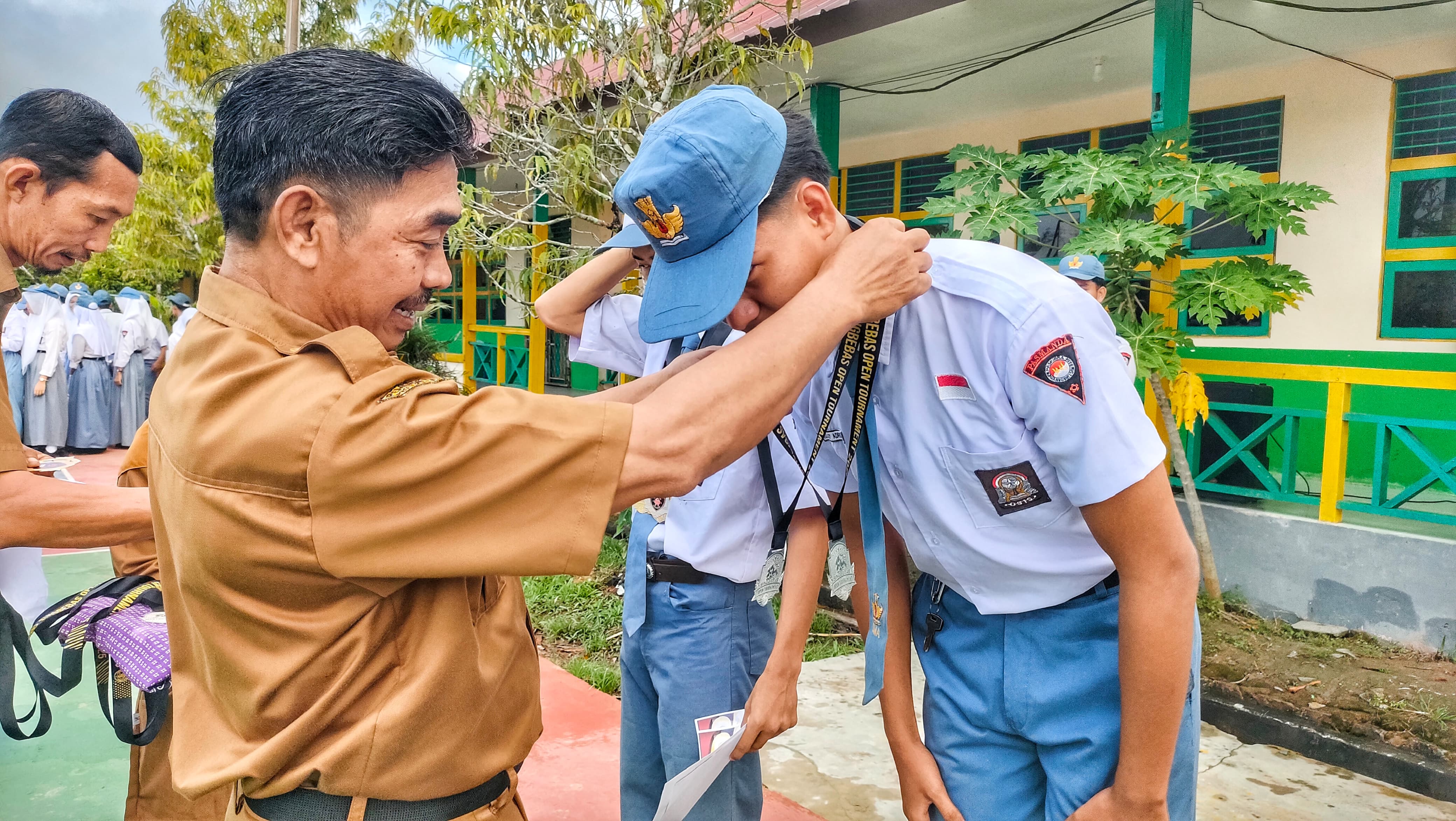 Siswa SMA Negeri 2 Sambas Meraih Juara Biak Sambas Siswa SMA Negeri 2 Sambas Meraih Juara Biak Sambas